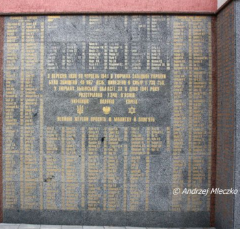 Tablice upamiętniające Polaków zamordowanych w czerwcu 1941 roku